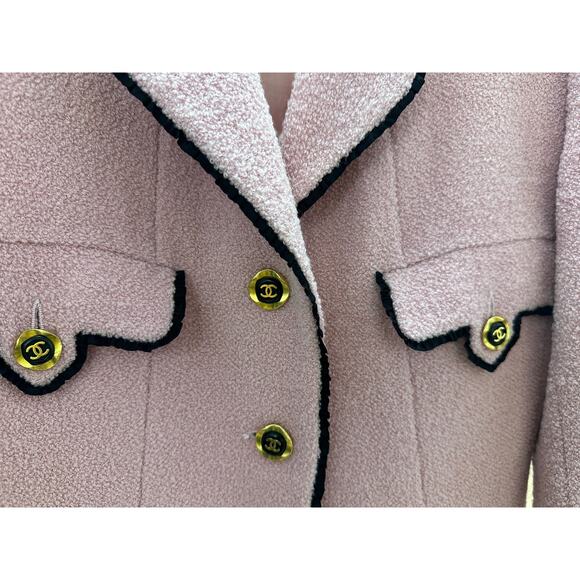 Vintage Chanel Pink Wool Boucle Jacket size 40, 1994 - Picture 2 of 9